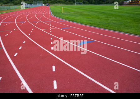 Markierungen und Pfeile auf eine Laufstrecke, Pittsburgh, Pennsylvania. Stockfoto