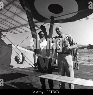 Die Nieuport 11 war ein französisches zweiflügeliges Kampfflugzeug, das während des Ersten Weltkriegs eingesetzt wurde. Bekannt für seine Manövrierfähigkeit und Geschwindigkeit, war sie ein wichtiger Pluspunkt in den frühen Luftschlachten des Krieges. Stockfoto