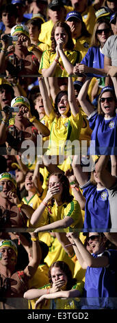 Belo Horizonte, Minas Gerais, Brasilien. 29. Juni 2014. Fans von Brasilien reagieren während der FIFA WM-Spiel gegen Chile in Belo Horizonte, Brasilien, am 29. Juni 2014. (Foto von Gustavo Basso/NurPhoto) Bildnachweis: Gustavo Basso/NurPhoto/ZUMAPRESS.com/Alamy Live-Nachrichten Stockfoto