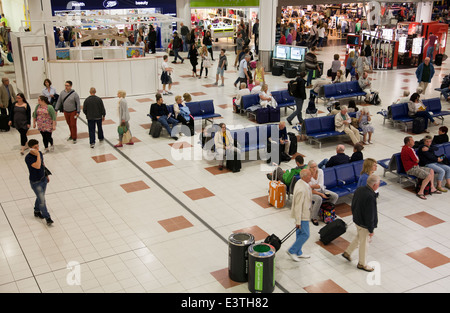 Gatwick Airport, North Terminal wartenden in Lounge - UK Stockfoto