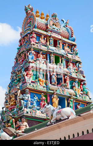 Fragment der Dekorationen der Hindu-Tempel Sri Mariamman in Singapur Stockfoto