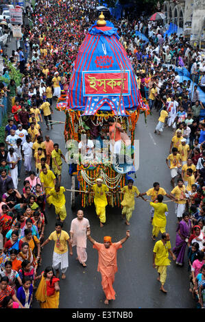 Dhaka, Bangladesch. 29. Juni 2014. Bangladeshi Hindu Menschen besuchen eine große Kundgebung anlässlich des Rath Yatra oder das Chariot-Festival in Dhaka, Bangladesch, 29. Juni 2014. Bildnachweis: Shariful Islam/Xinhua/Alamy Live-Nachrichten Stockfoto