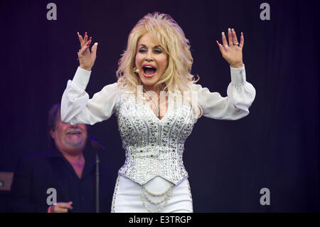 Glastonbury, UK. 29. Juni 2014. Dolly Parton auf dem Glastonbury Festival. Bildnachweis: James McCauley/Alamy Live-Nachrichten Stockfoto