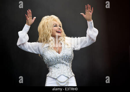 Glastonbury, UK. 29. Juni 2014. Dolly Parton auf dem Glastonbury Festival. Bildnachweis: James McCauley/Alamy Live-Nachrichten Stockfoto