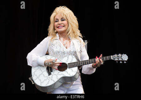 Glastonbury, UK. 29. Juni 2014. Dolly Parton auf dem Glastonbury Festival. Bildnachweis: James McCauley/Alamy Live-Nachrichten Stockfoto