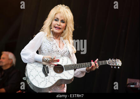 Glastonbury, UK. 29. Juni 2014. Dolly Parton auf dem Glastonbury Festival. Bildnachweis: James McCauley/Alamy Live-Nachrichten Stockfoto