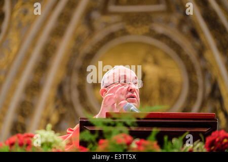 Vatikan, Vatikanstadt. 29. Juni 2014. Papst Franziskus Heilige Messe und Einführung von "Pallio" auf neuen metropolitan-Erzbischöfe anlässlich von St. Peter und Paul Apostles - Credit: wirklich Easy Star/Alamy Live News Stockfoto