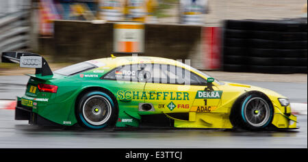 Nürnberg, Deutschland. 29. Juni 2014. Deutsche Fahrer Mike Rockenfeller (Audi Sport Team Phoenix) in Aktion in seinem Audi RS 5 während der DTM, Deutsche Tourenwagen Masters Rennen auf dem Norisring in Nürnberg, 29. Juni 2014. Foto: DANIEL KARMANN/Dpa/Alamy Live News Stockfoto