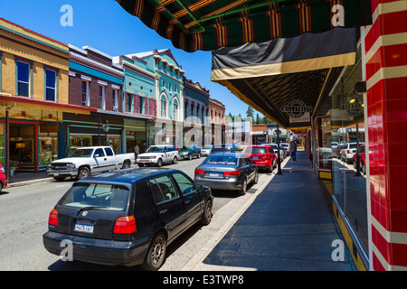 Mill Street in die alte Goldbergbau Stadt von Grass Valley, Nevada County, Gold Land im Norden, Kalifornien, USA Stockfoto