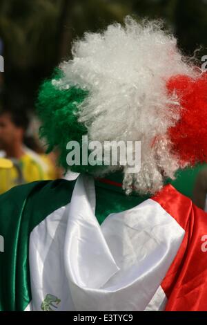 Rio De Janeiro, Brasilien. 29. Juni 2014. 2014 FIFA World Cup Brasilien. Mexiko-Fan das FIFA Fan Fest in Copacabana-Strand, vor dem Spiel gegen die Niederlande in die Runde der letzten 16 angekommen. Niederlande 2: 1 gewonnen. Rio De Janeiro, Brasilien, 29. Juni 2014. Bildnachweis: Maria Adelaide Silva/Alamy Live-Nachrichten Stockfoto
