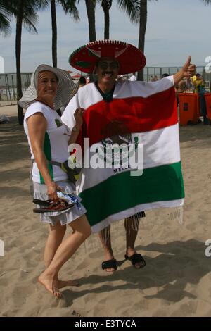 Rio De Janeiro, Brasilien. 29. Juni 2014. 2014 FIFA World Cup Brasilien. Mexiko-Fans endlich das FIFA Fan Fest in Copacabana-Strand, vor dem Spiel gegen die Niederlande in die Runde der letzten 16. Niederlande 2: 1 gewonnen. Rio De Janeiro, Brasilien, 29. Juni 2014. Bildnachweis: Maria Adelaide Silva/Alamy Live-Nachrichten Stockfoto