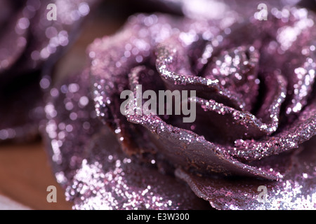 Schokolade Rose bestreut mit rosa Glitzer Stockfoto