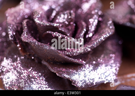 Schokolade Rose bestreut mit rosa Glitzer Stockfoto