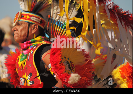 SCOTTSDALE, AZ - 3 NOVEMBER: indianische Tänzer nehmen an der jährliche Red Mountain Eagle Pow-wow Stockfoto