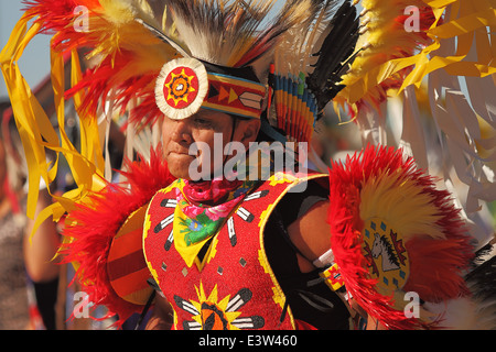 SCOTTSDALE, AZ - 3 NOVEMBER: indianische Tänzer nehmen an der jährliche Red Mountain Eagle Pow-wow Stockfoto