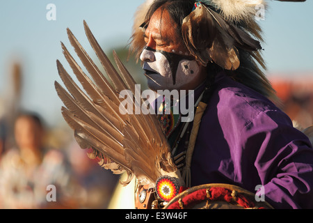 SCOTTSDALE, AZ - 3 NOVEMBER: indianische Tänzer nehmen an der jährliche Red Mountain Eagle Pow-wow Stockfoto