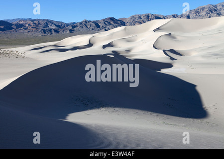 Der Sandstrand von 680 Fuß hoch Eureka Dünen im Death Valley National Park. Stockfoto