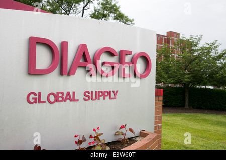 Ein Diageo PLC Global Supply facility in Halethorpe, Maryland. Diageo ist einer der weltweit größten Likör unternehmen und seinen Marken gehören Wodka Smirnoff, Johnnie Walker und Guinness Bier Scotch-Whiskey. Stockfoto