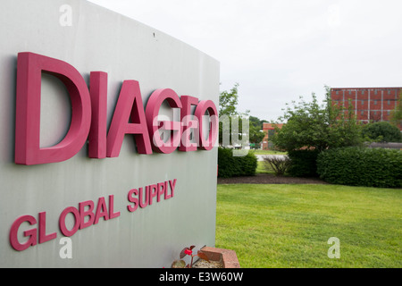 Ein Diageo PLC Global Supply facility in Halethorpe, Maryland. Diageo ist einer der weltweit größten Likör unternehmen und seinen Marken gehören Wodka Smirnoff, Johnnie Walker und Guinness Bier Scotch-Whiskey. Stockfoto