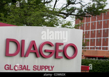 Ein Diageo PLC Global Supply facility in Halethorpe, Maryland. Diageo ist einer der weltweit größten Likör unternehmen und seinen Marken gehören Wodka Smirnoff, Johnnie Walker und Guinness Bier Scotch-Whiskey. Stockfoto