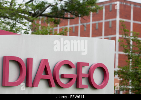 Ein Diageo PLC Global Supply facility in Halethorpe, Maryland. Diageo ist einer der weltweit größten Likör unternehmen und seinen Marken gehören Wodka Smirnoff, Johnnie Walker und Guinness Bier Scotch-Whiskey. Stockfoto