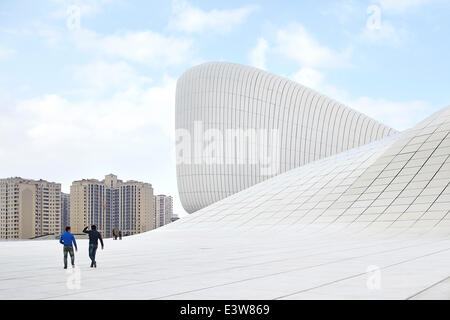 Heydar Alijew Kulturzentrum, Baku, Aserbaidschan. Architekt: Zaha Hadid Architects, 2013. Gewellte Fassade Detail. Stockfoto