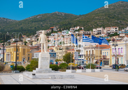 Statue des ehemaligen lokalen griechischen Ministerpräsidenten Themistocles Sofouli, Meer Straße, Vathy, Samos-Stadt, Insel Samos, Griechenland Stockfoto