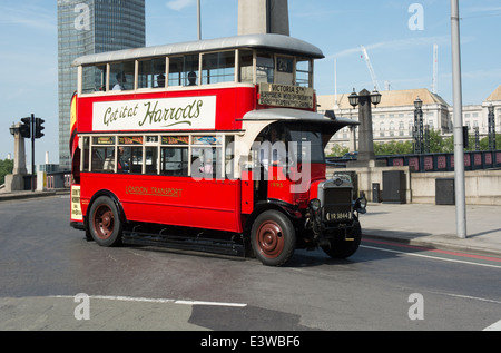 Ein erhaltene London Transport AEC NS Typ Bus beteiligt sich im Jahr 2014 der Bus Parade in London. Stockfoto