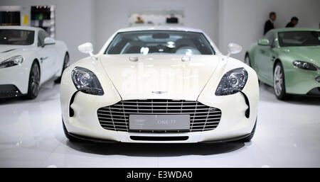 Shengyang, Chinas Liaoning Provinz. 30. Juni 2014. Aston Martin One-77 erscheint 2014 China (Shenyang) Auto Industry Expo in Shenyang, Hauptstadt des nordöstlichen Chinas Liaoning Provinz, 30. Juni 2014. Hier zeigen die 6-Tage-Auto am Montag beendet. © Yao Jianfeng/Xinhua/Alamy Live-Nachrichten Stockfoto