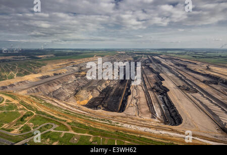 Luftaufnahme, Bagger in Garzweiler Oberfläche mine, RWE Rheinbraun, Jüchen, Niederrhein, Nordrhein-Westfalen, Deutschland Stockfoto