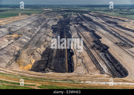Luftaufnahme, Bagger in Garzweiler Oberfläche mine, RWE Rheinbraun, Jüchen, Niederrhein, Nordrhein-Westfalen, Deutschland Stockfoto