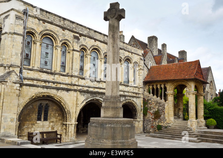 Das Memorial Court und Norman Treppe Krieg Denkmal der Bezirke die Kathedrale von Canterbury Stockfoto