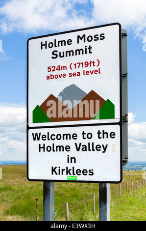 Schild am Gipfel der Holme Moss, einer der steilsten Steigungen in UK Phase 2014 W Yorkshire, UK, Kirklees, Tour de France, Holme Valley Stockfoto