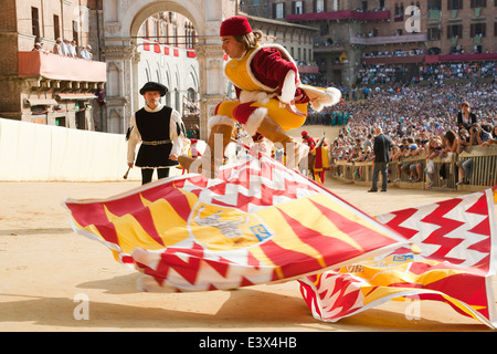 Contrada von Ram, historischer Festzug, Palio von Siena, Siena, Toskana, Italien, Europa Stockfoto