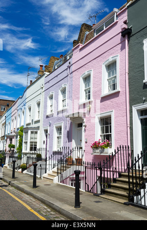Bunte Stadthäuser terrassierten auf Bywater Street, Chelsea, London, England, UK Stockfoto
