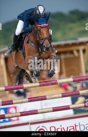 Petr Kuba auf Pferd springt Zancara Hürde auf Rozalka WM 2014 am 29. Juli 2014 in Pezinok, Slowakei Stockfoto