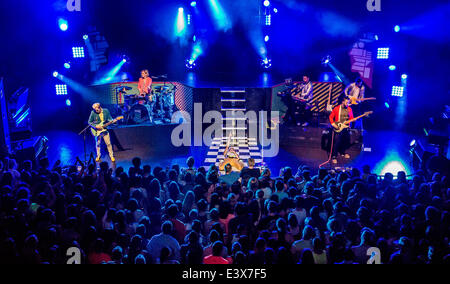 Detroit, Michigan, USA. 30. Juni 2014. NEON TREES Durchführung auf der "Pop-Psychologie" Tour in The Fillmore in Detroit, MI am 29. Juni 2014 Credit: Marc Nader/ZUMA Wire/ZUMAPRESS.com/Alamy Live News Stockfoto