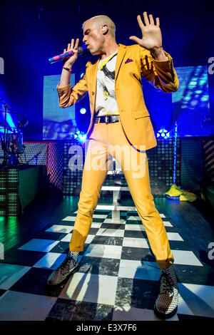 Detroit, Michigan, USA. 30. Juni 2014. TYLER GLENN von NEON TREES Durchführung auf der "Pop-Psychologie" Tour in The Fillmore in Detroit, MI am 29. Juni 2014 Credit: Marc Nader/ZUMA Wire/ZUMAPRESS.com/Alamy Live News Stockfoto