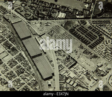 Das Werk Convair/General Dynamics war eine wichtige Produktionsstätte für Luft- und Raumfahrt, in der ab den 1950er Jahren Flugzeuge und Luft- und Raumfahrttechnik hergestellt wurden. Sie spielte eine wichtige Rolle in der militärischen und kommerziellen Luftfahrt und produzierte sowohl zivile als auch militärische Flugzeuge, die maßgeblich zum Rennen um die Luft- und Raumfahrt im Kalten Krieg beitrugen. Stockfoto