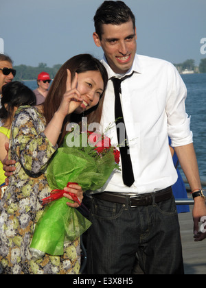 Überraschung-Heiratsantrag am Harbourfront, Toronto, Ontario. Stockfoto