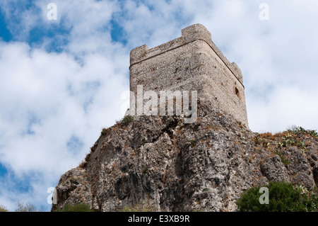 Burg von Zahara De La Sierra, Spanien. Dieses Dorf gehört zu den Pueblos Blancos - weißen Dörfer - im südlichen Spanien Andalusien Stockfoto