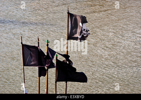 Schädel und gekreuzten Knochen Jolly Roger Flagge Stockfoto