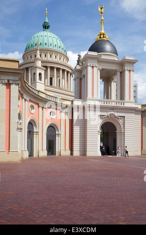 Geben Sie Parlament und Kuppel des Nikilaikirche, Potsdam, Brandenburg, Deutschland Stockfoto