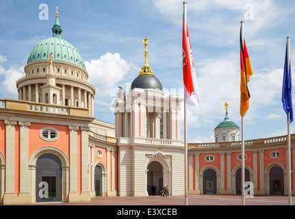 Geben Sie Parlament und Kuppel des Nikilaikirche, Potsdam, Brandenburg, Deutschland Stockfoto