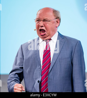 Deutscher Schauspieler, Regisseur und Komiker Hans-Joachim Heist führt seine cholerischen Charakter Gernot Hassknecht. Stockfoto