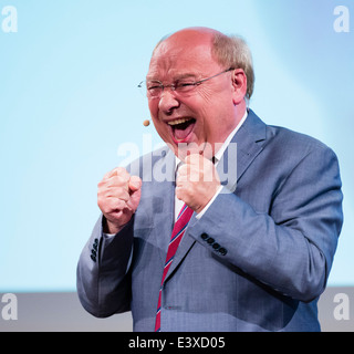 Deutscher Schauspieler, Regisseur und Komiker Hans-Joachim Heist führt seine cholerischen Charakter Gernot Hassknecht. Stockfoto