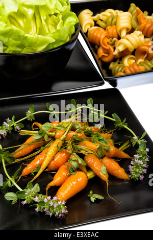 Glasierte Karotten ist eine köstliche Beilage zu einer Mahlzeit Stockfoto