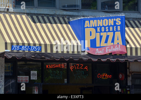 Ein Zeichen für Amnons Kosher Pizza im Broro Park Brooklyn, New York, einer religiösen jüdischen Nachbarschaft Stockfoto