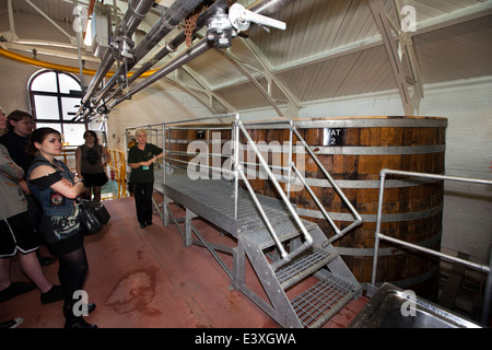 UK England, Suffolk, Bury St Edmunds, Greene King Brewery Tour am alten Gärung Schiffe Stockfoto