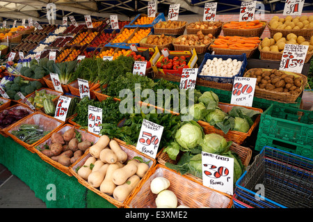 Obst & Gemüsemarkt stall Worthing West Sussex UK Stockfoto